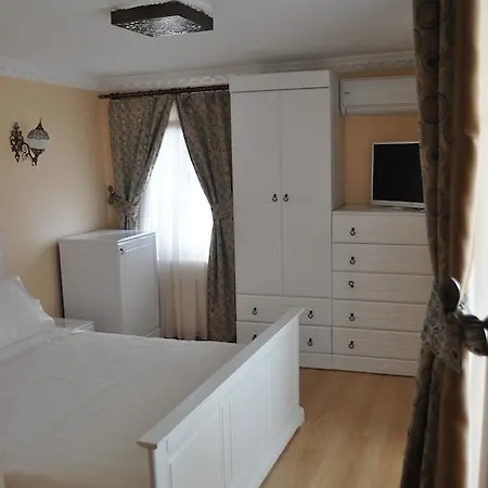 Corner Taksim 3*