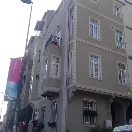 Corner Taksim 3*