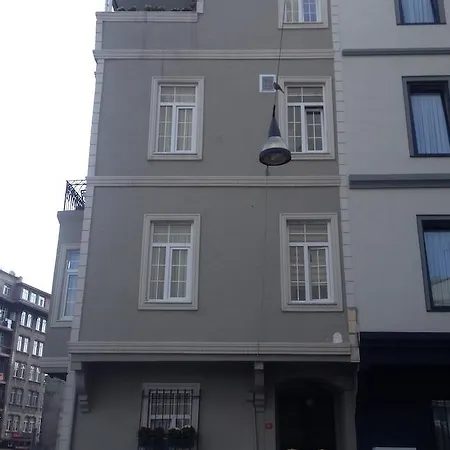 Corner Taksim 3*