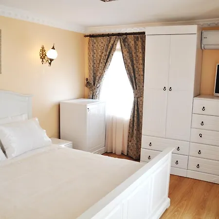 Corner Taksim 3*
