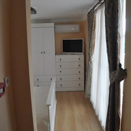 Corner Taksim 3*
