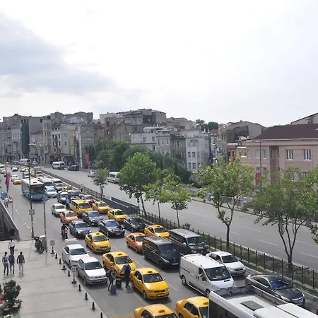 Corner Taksim 3*