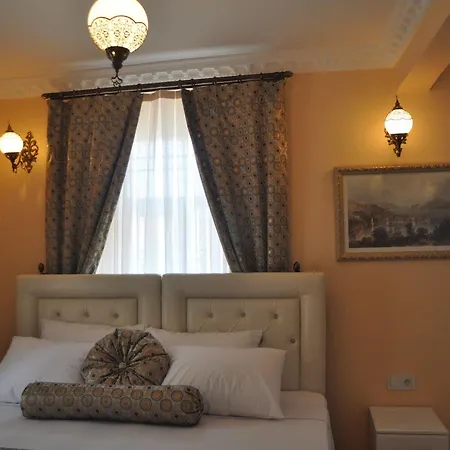 Corner Taksim 3*